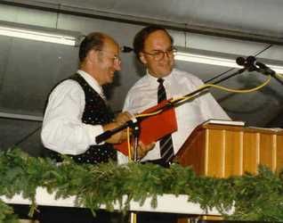 Staatsminister Franz Neubauer im Gespräch mit Emil Weber